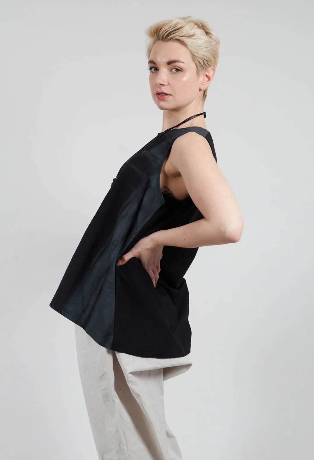 Moyuru Tops^A-Line Top in Black Print