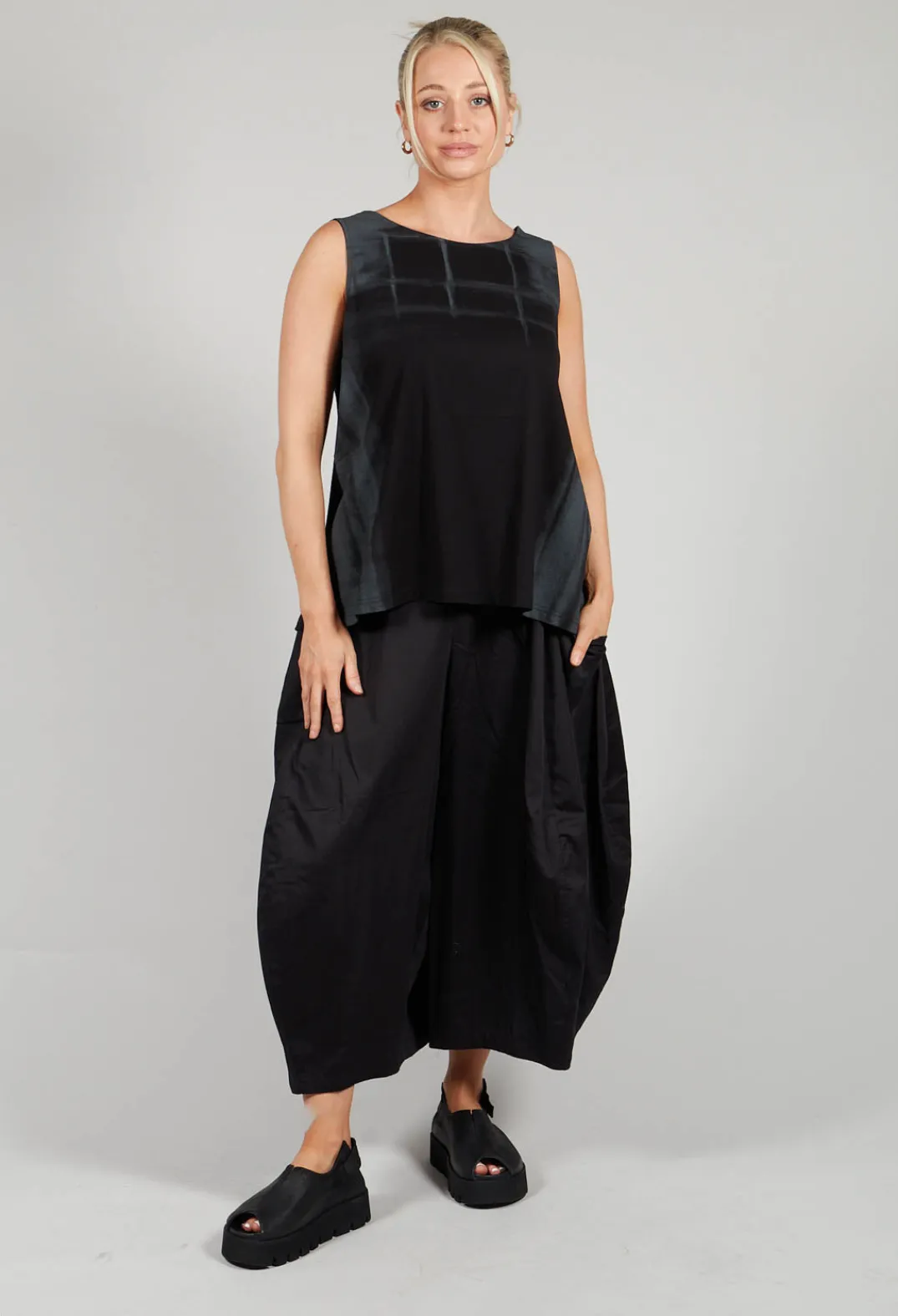 Moyuru Tops^A-Line Top in Black Print