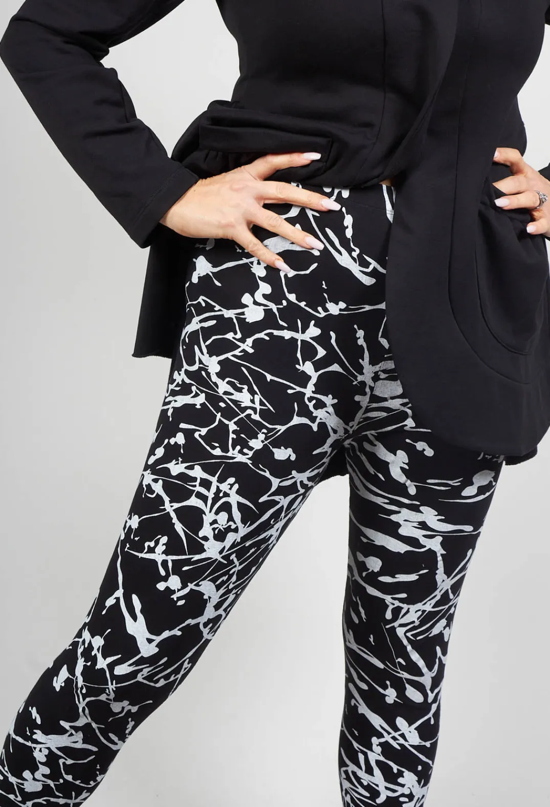 Bread and Butter Leggings^Ankle Cropped Leggings in Black with White Print
