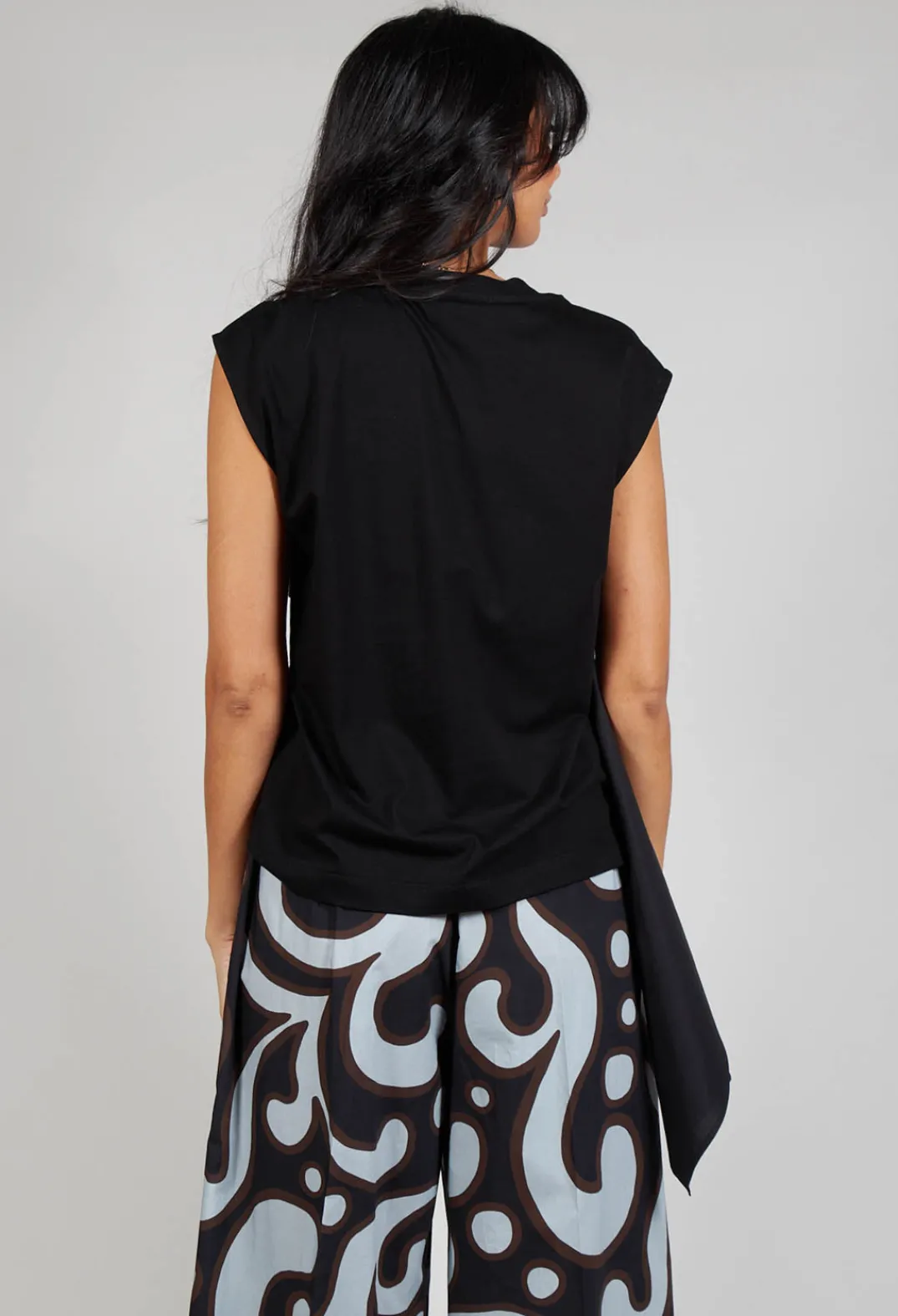 Mei Meij Tops^Asymmetric Cut Top in Black