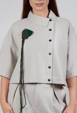 SOH Shirts & Blouses^Asymmetric Point Collar Shirt in Cream
