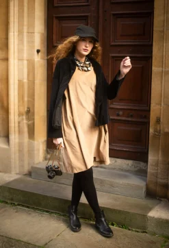 Album Di Famiglia Dresses^Boat Neck Dress V in Sugar