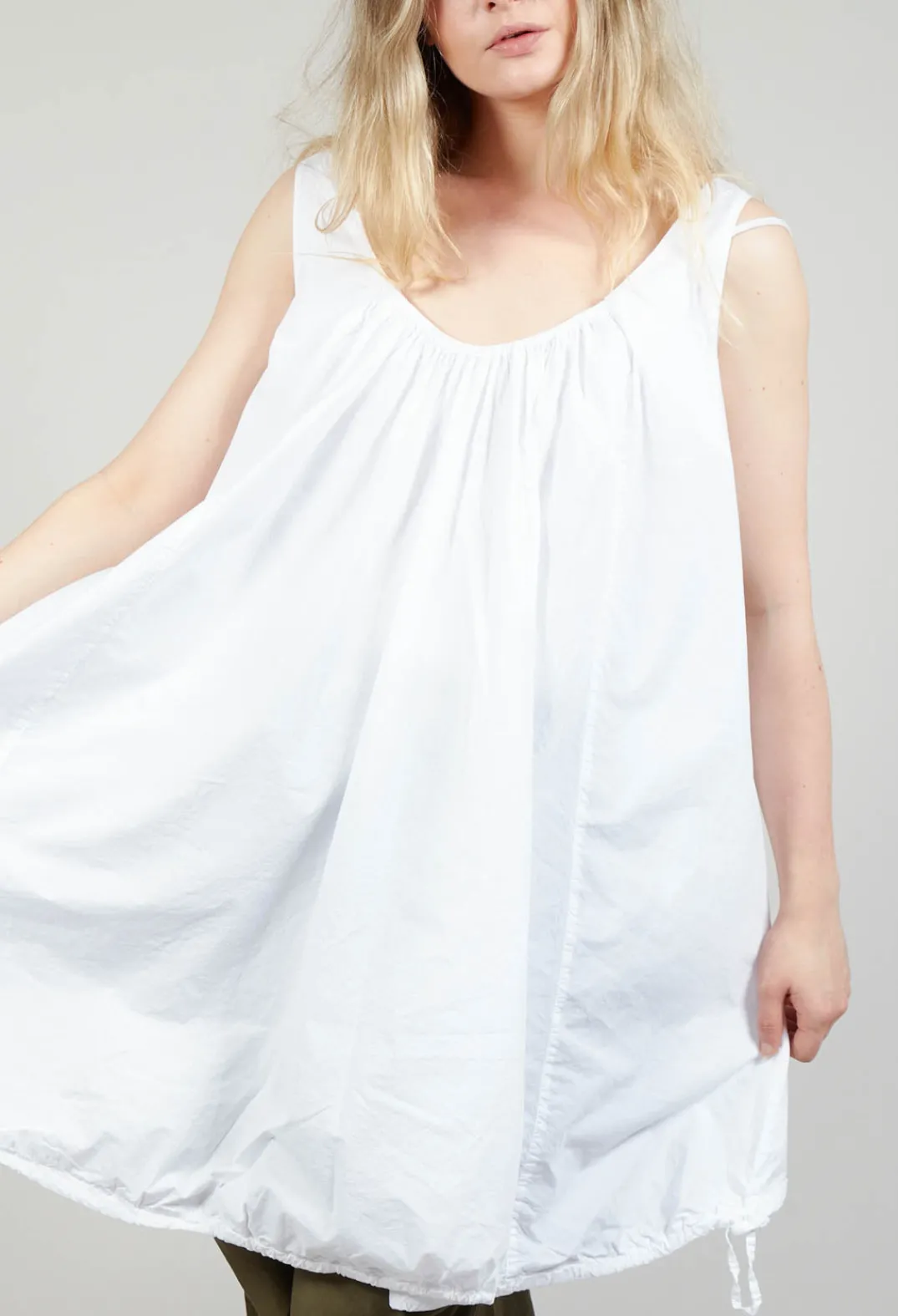 Amici Tops^Boat Neckline Top in Bianco