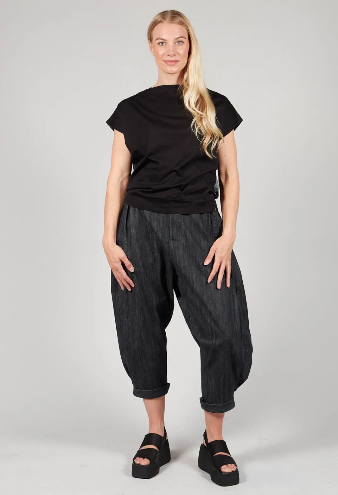 Moyuru T-shirts^Boxy T-Shirt in Black
