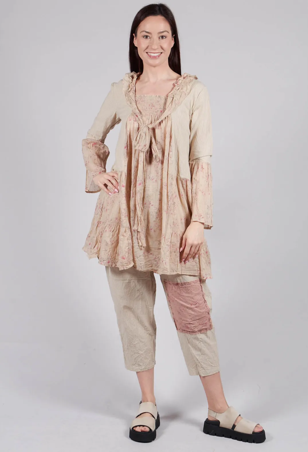Les Ours Tops^Cassis Blouse in Liberty Beige Print