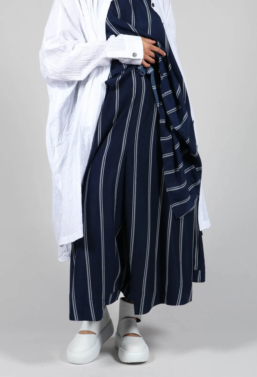 Moyuru Trousers^Contrasting Stripe Trousers in Navy