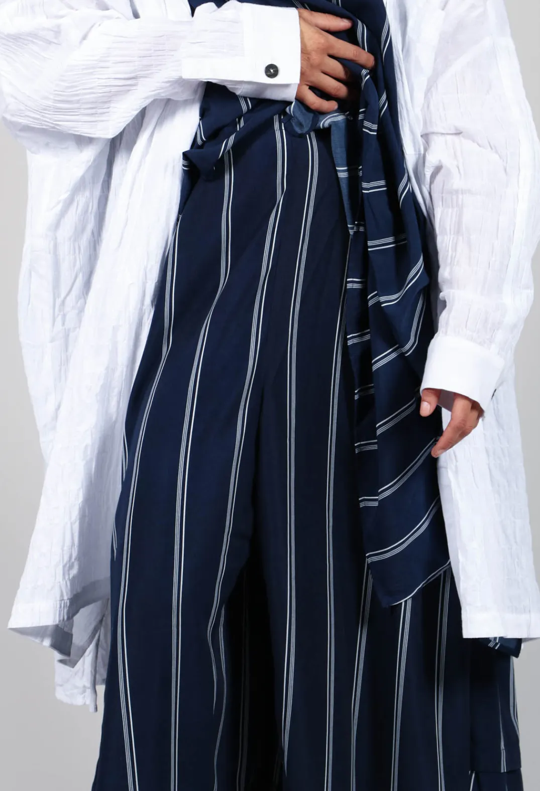 Moyuru Trousers^Contrasting Stripe Trousers in Navy