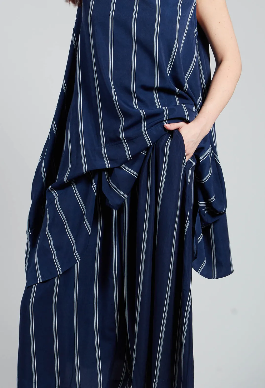 Moyuru Trousers^Contrasting Stripe Trousers in Navy