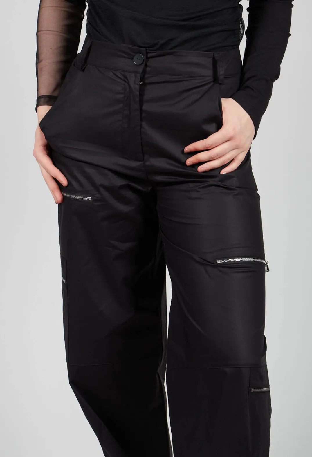 IXOS Trousers^Cotton Cargo Trousers in Nero