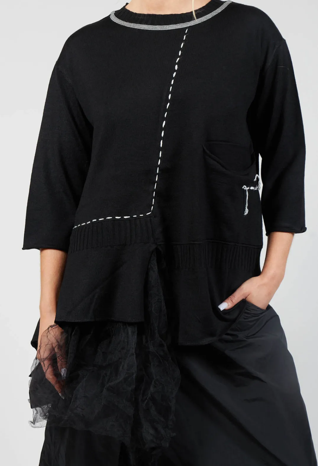 Bize Jumpers^Crew Neck Jumper with Netting Detail in Black