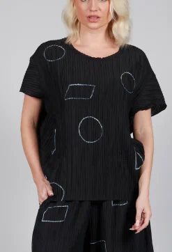 Tadashi Tops^Crinkle Geometric Top in Black