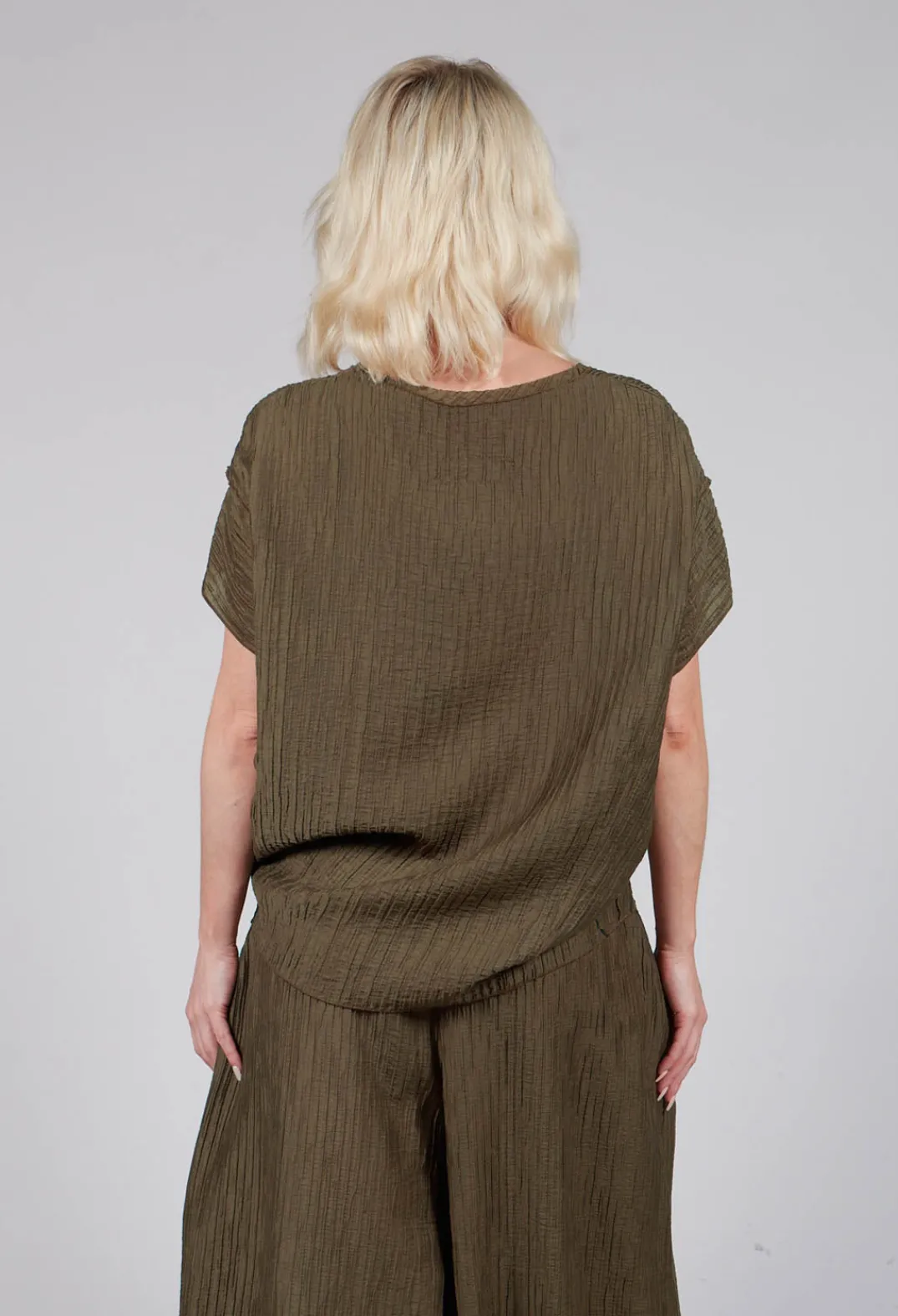 Tadashi Tops^Crinkle Geometric Top in Ciocco