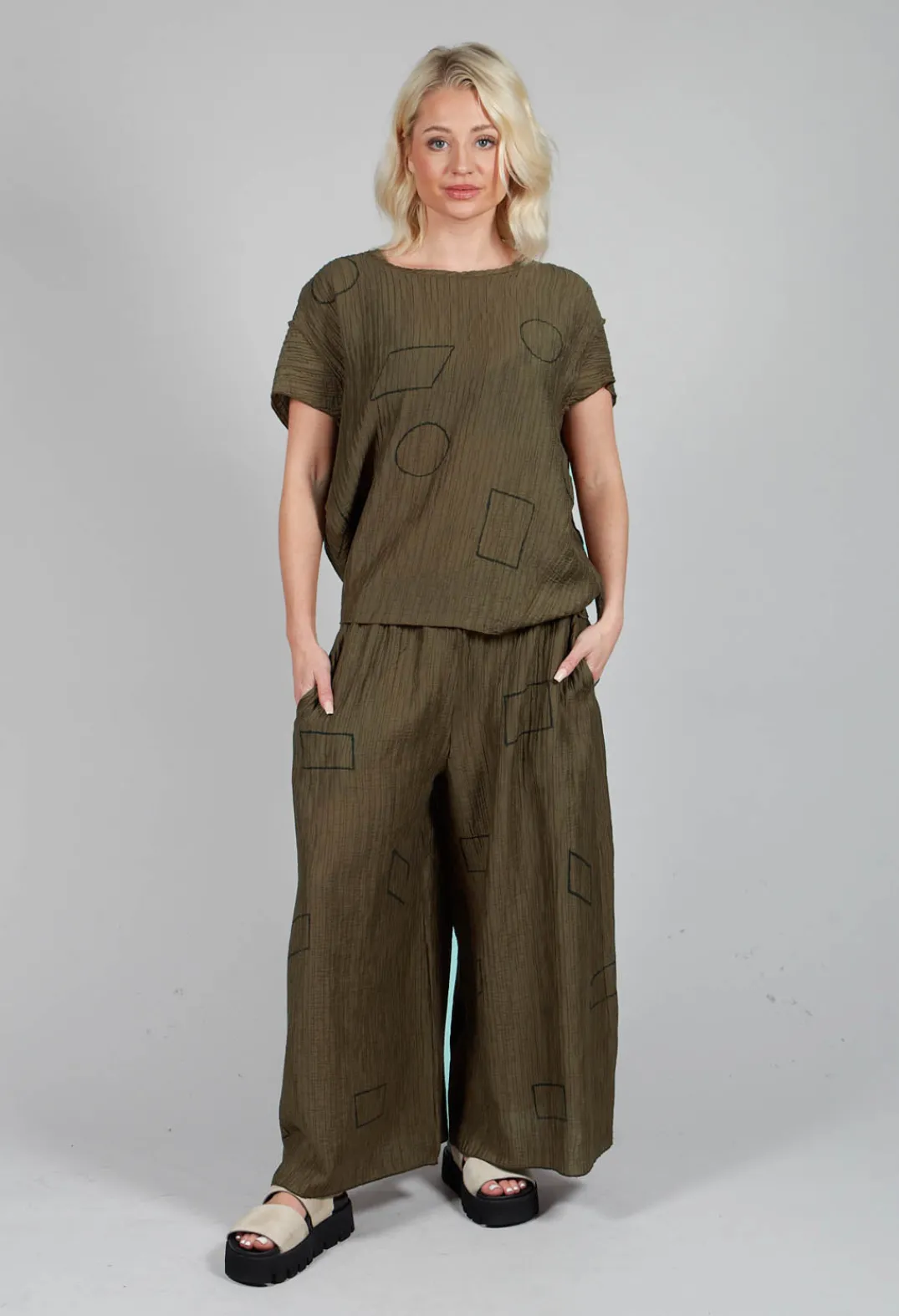 Tadashi Tops^Crinkle Geometric Top in Ciocco