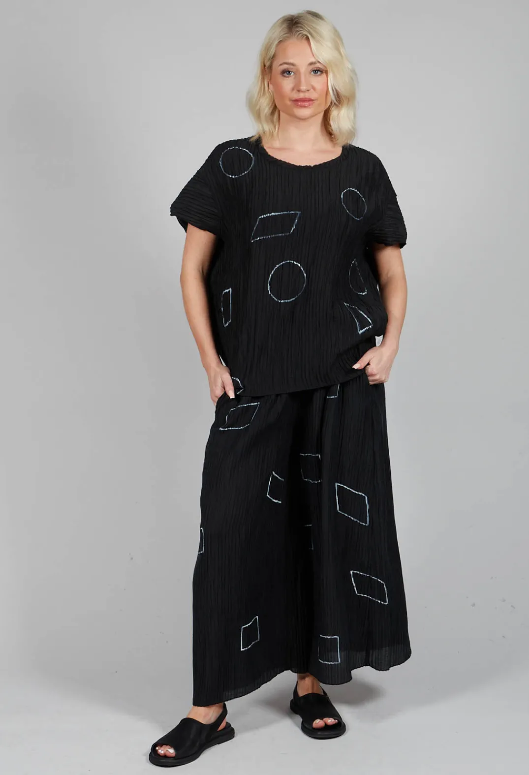 Tadashi Trousers^Crinkle Geometric Trousers in Black