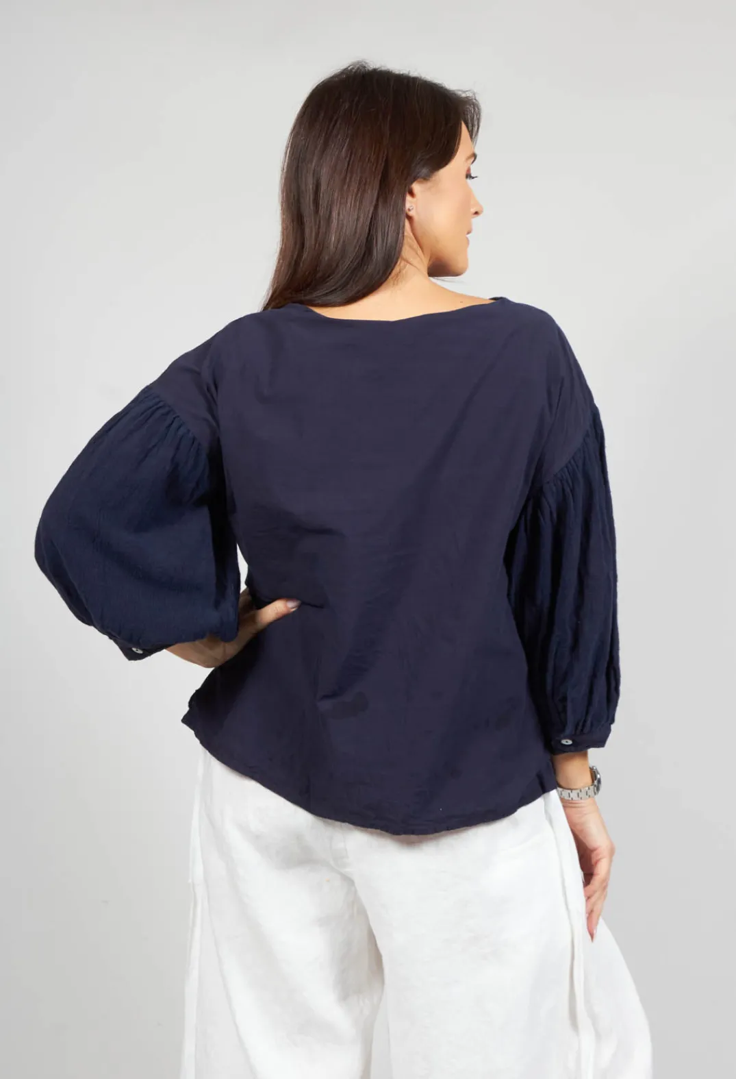 Baci Jumpers^Crinkle Top with Contrasting Sleeves in Navy
