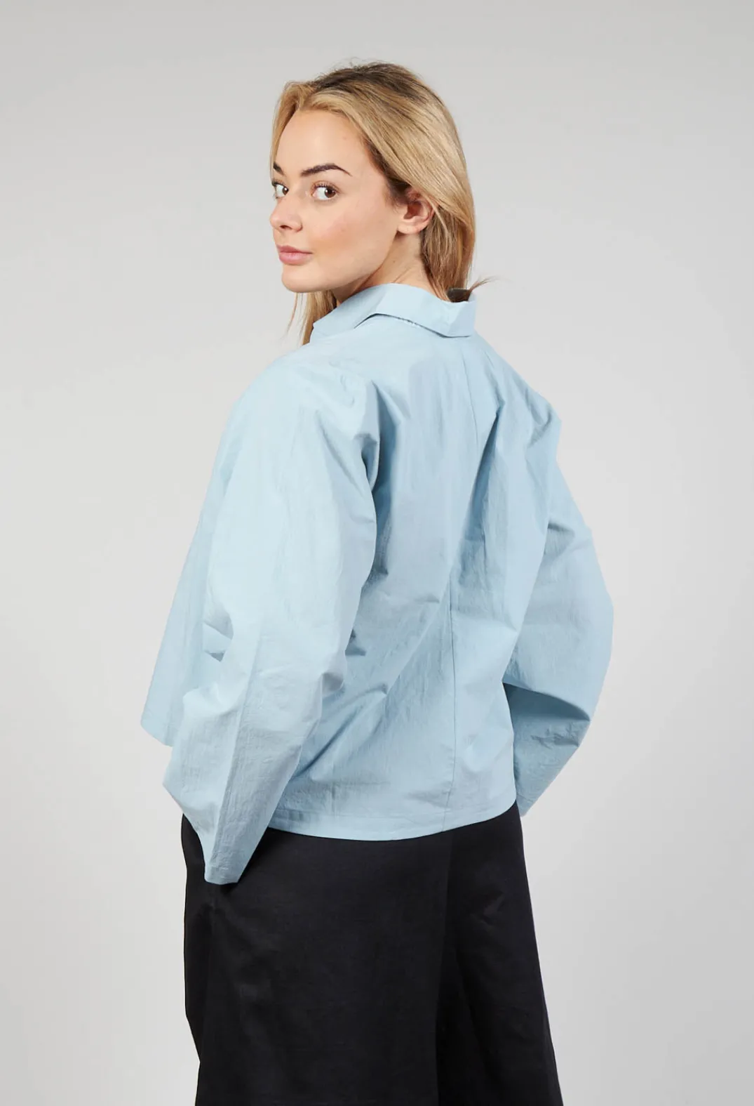 Les Filles d'Ailleurs Tops^Cropped Patch Pocket Shirt in Blue