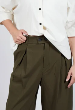 SOH Trousers^Cropped Pleated Trousers in Olive