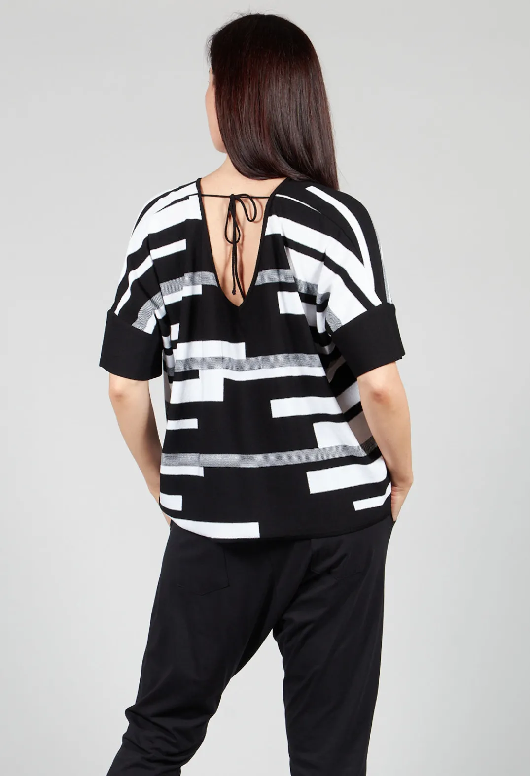 Philomena Christ Jumpers^Cropped Short Sleeve Jumper in Black and White