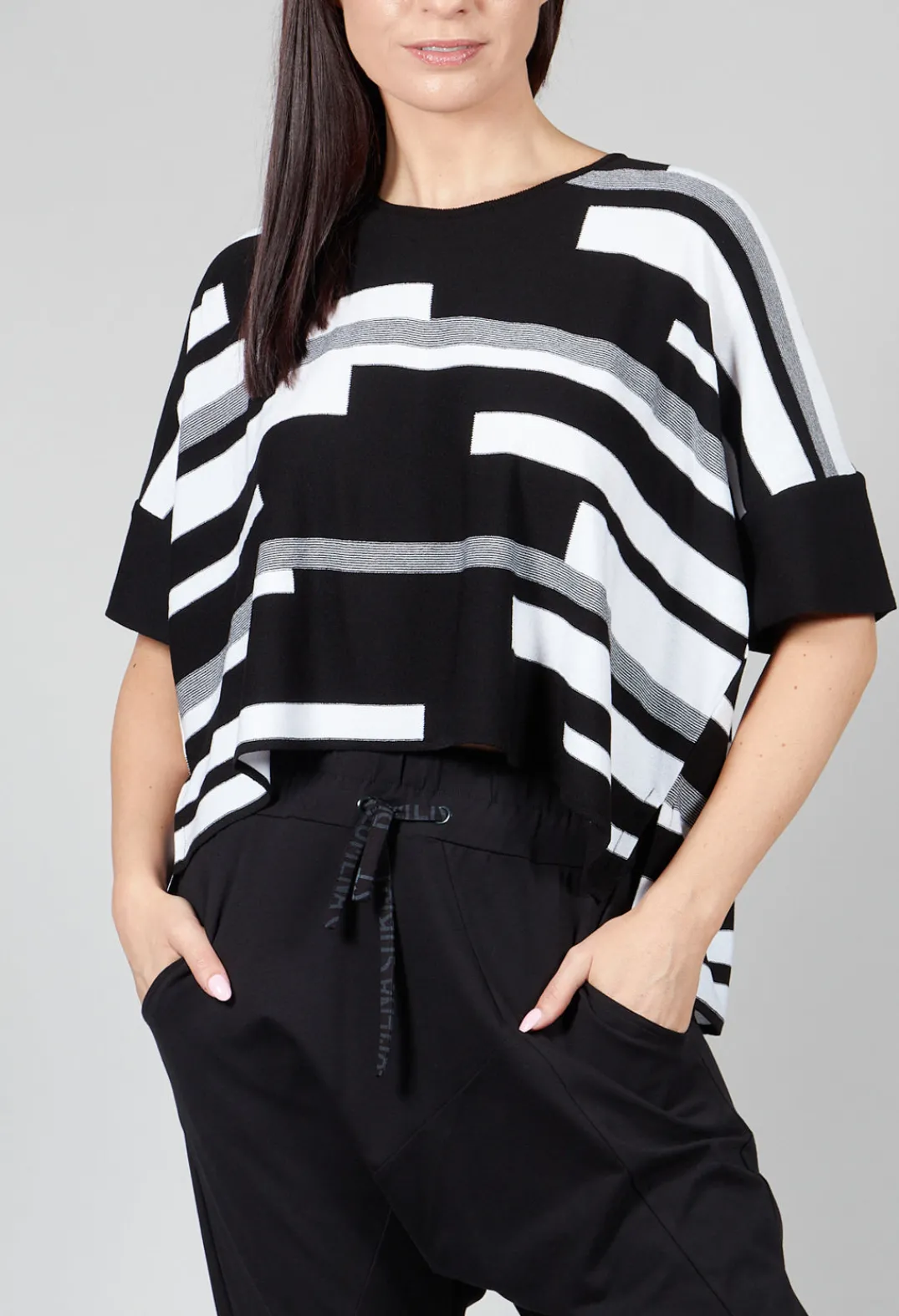 Philomena Christ Jumpers^Cropped Short Sleeve Jumper in Black and White