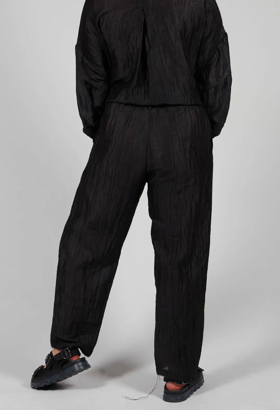 Sanctamuerte Trousers^Cropped Trousers in Lino Crush Nero