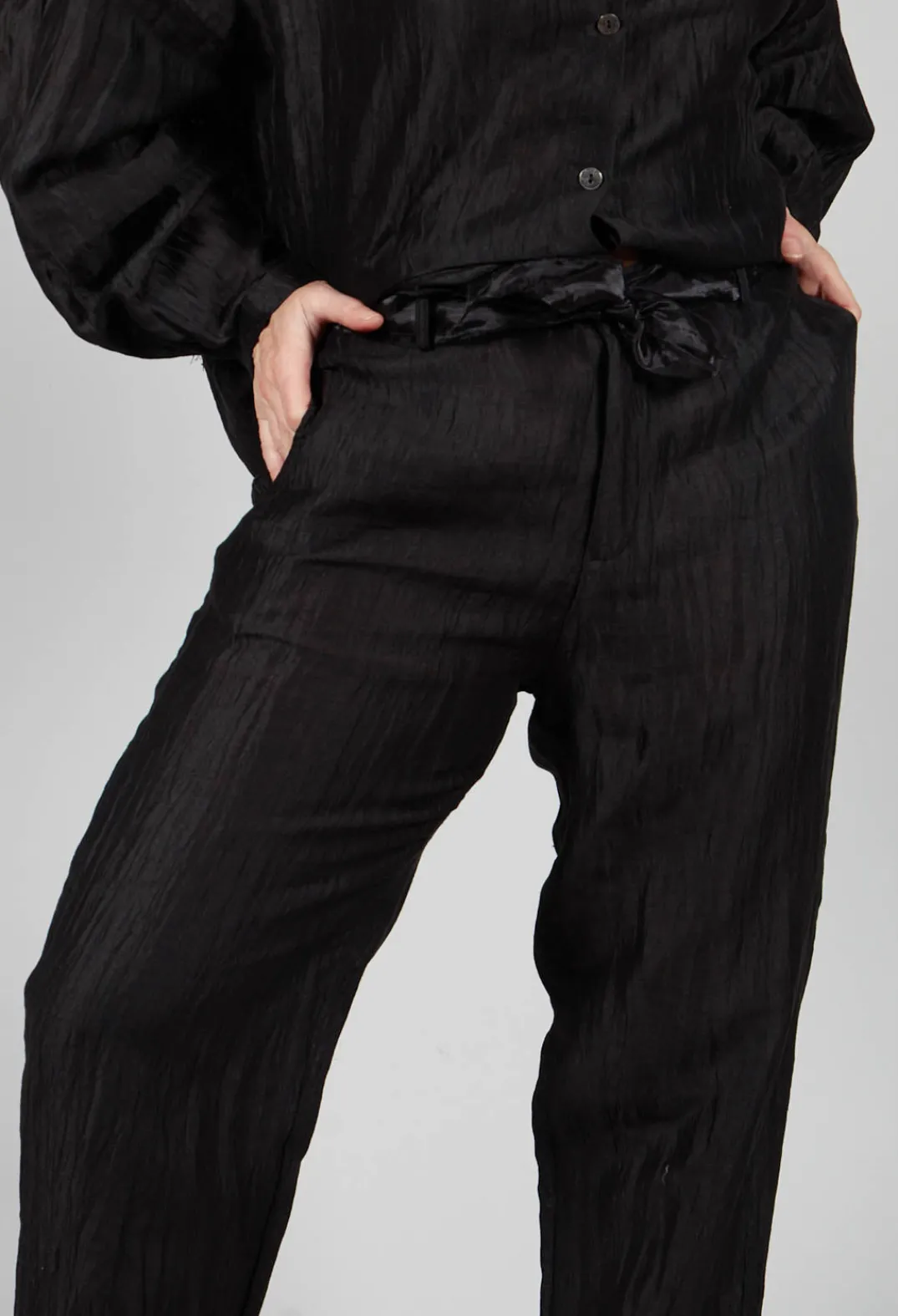 Sanctamuerte Trousers^Cropped Trousers in Lino Crush Nero