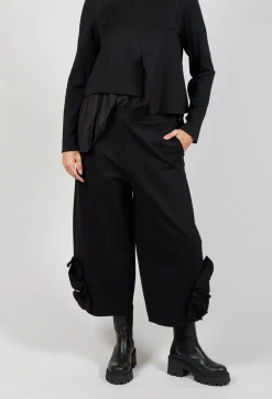 Mei Meij Trousers^Cropped Trousers with Embellishment Detail in Nero