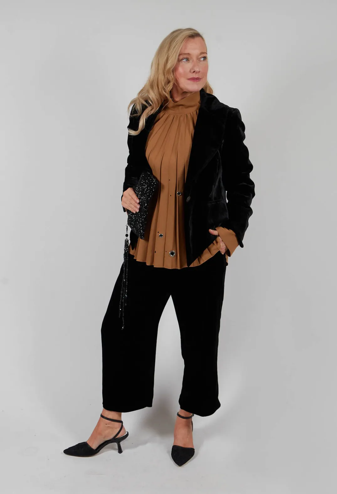 T.ba Jackets^Cropped Velvet Jacket in Black