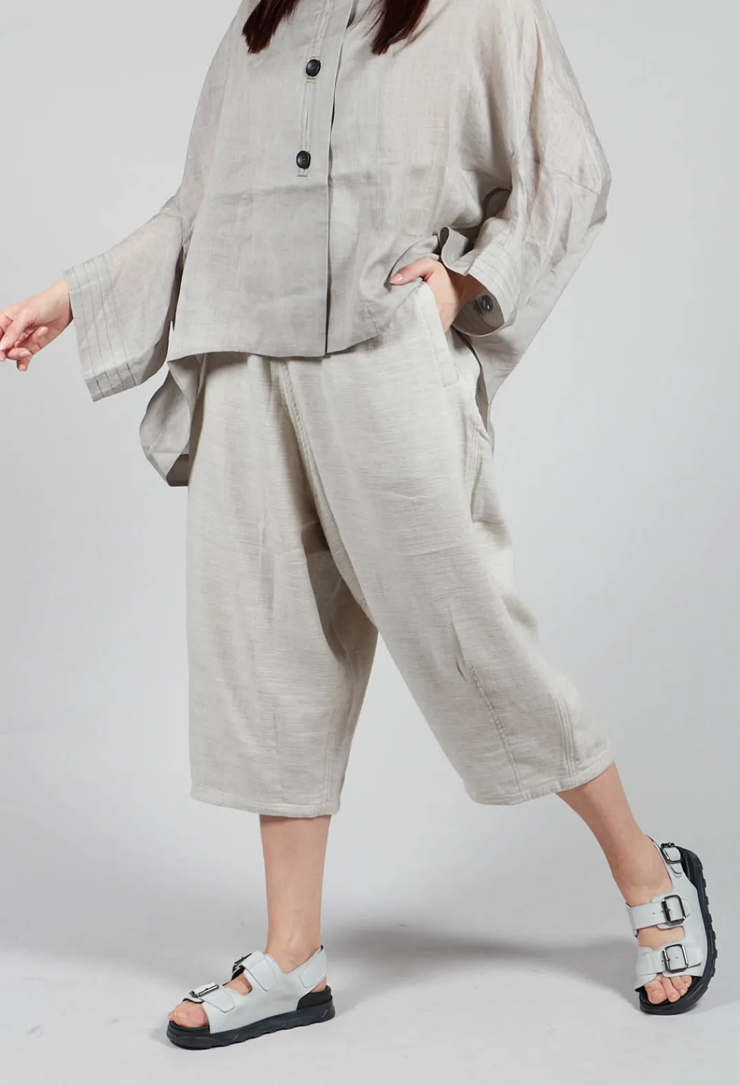 Moyuru Trousers^Cropped Wide Leg Trouser in Beige