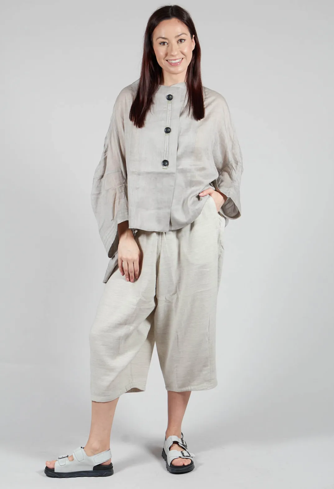 Moyuru Trousers^Cropped Wide Leg Trouser in Beige