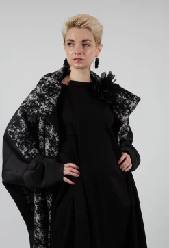 Moyuru Coats^Dual Fabric Oversized Coat in Black