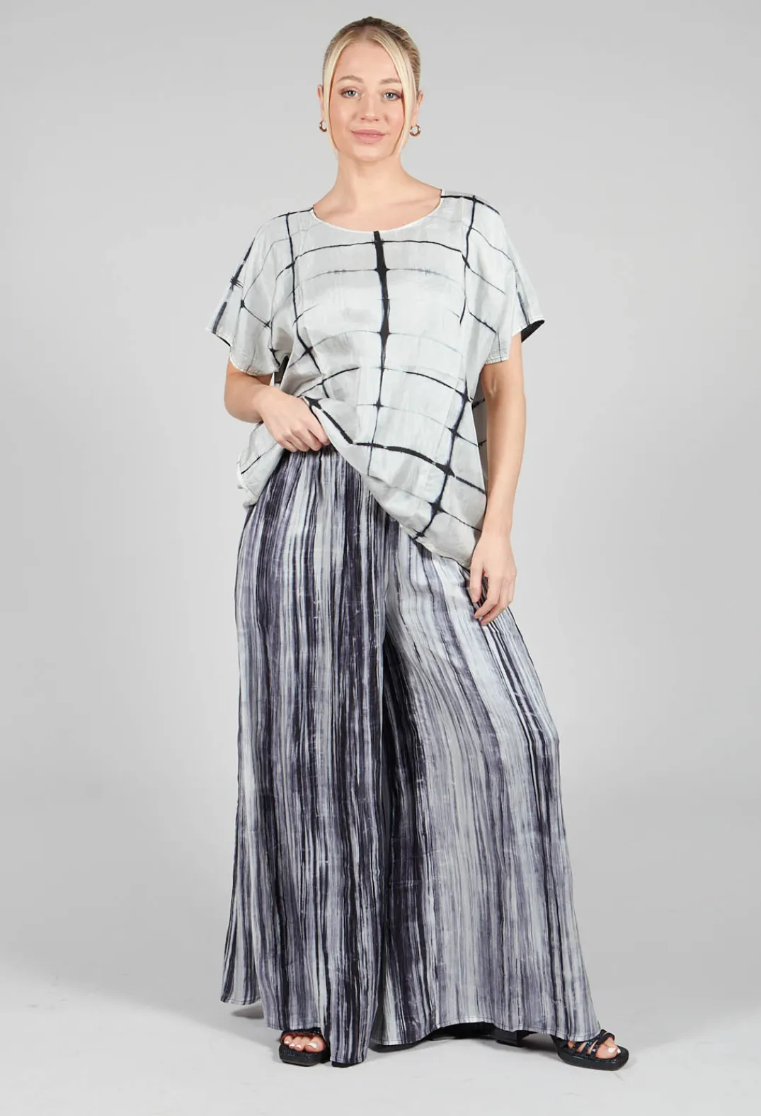 Bianco Levrin Trousers^Emma Reversible Pants in Black and White