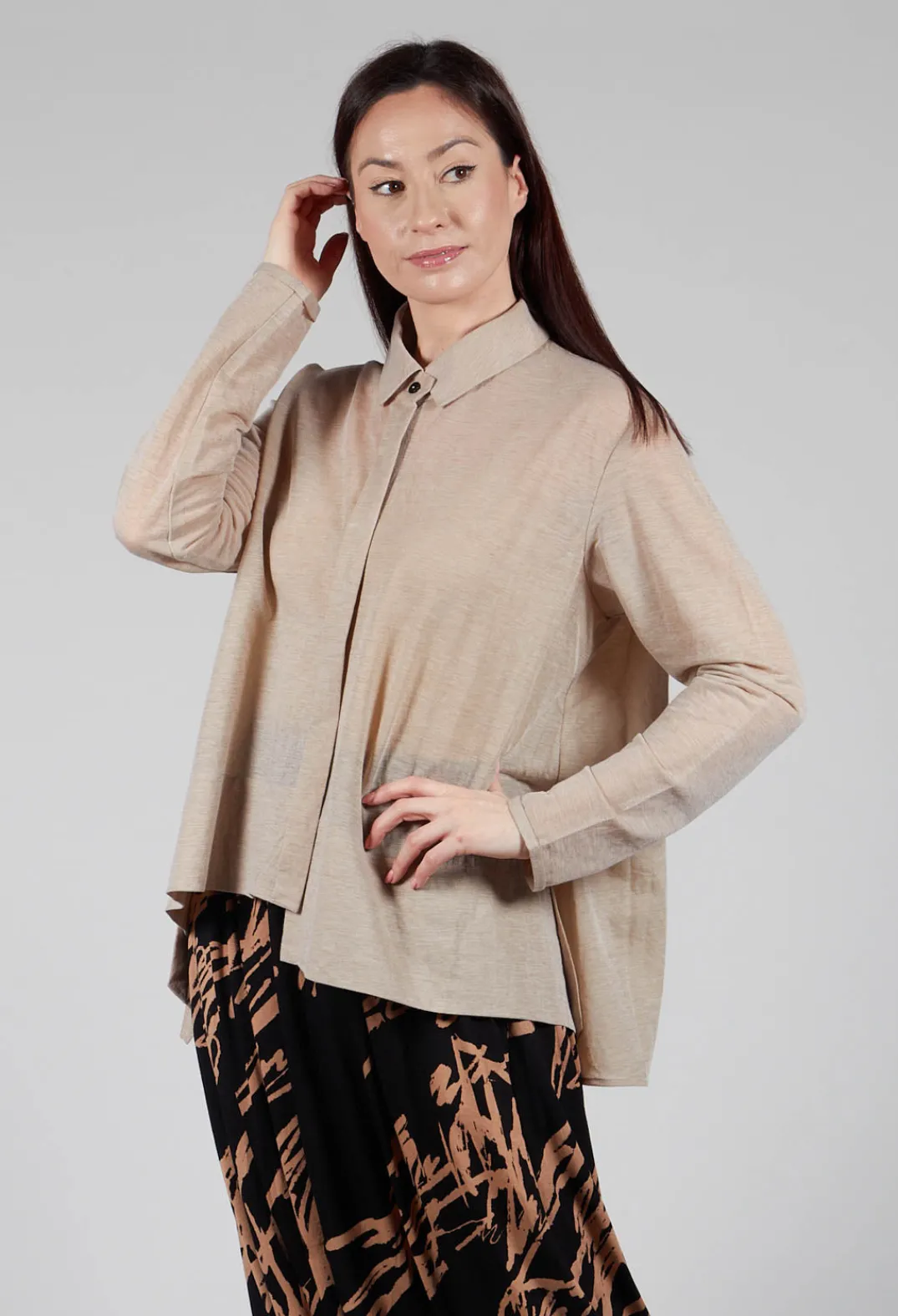 Moyuru Shirts & Blouses^Front Crop Shirt in Beige