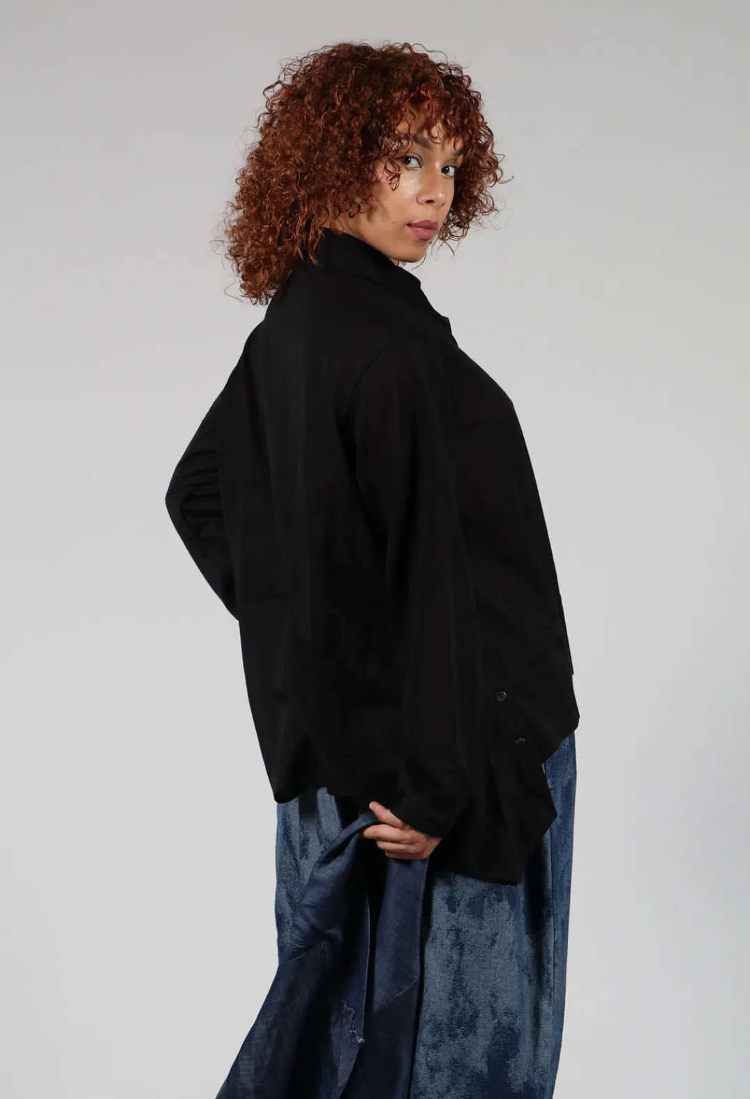 Moyuru Shirts & Blouses^Front Crop Shirt in Black