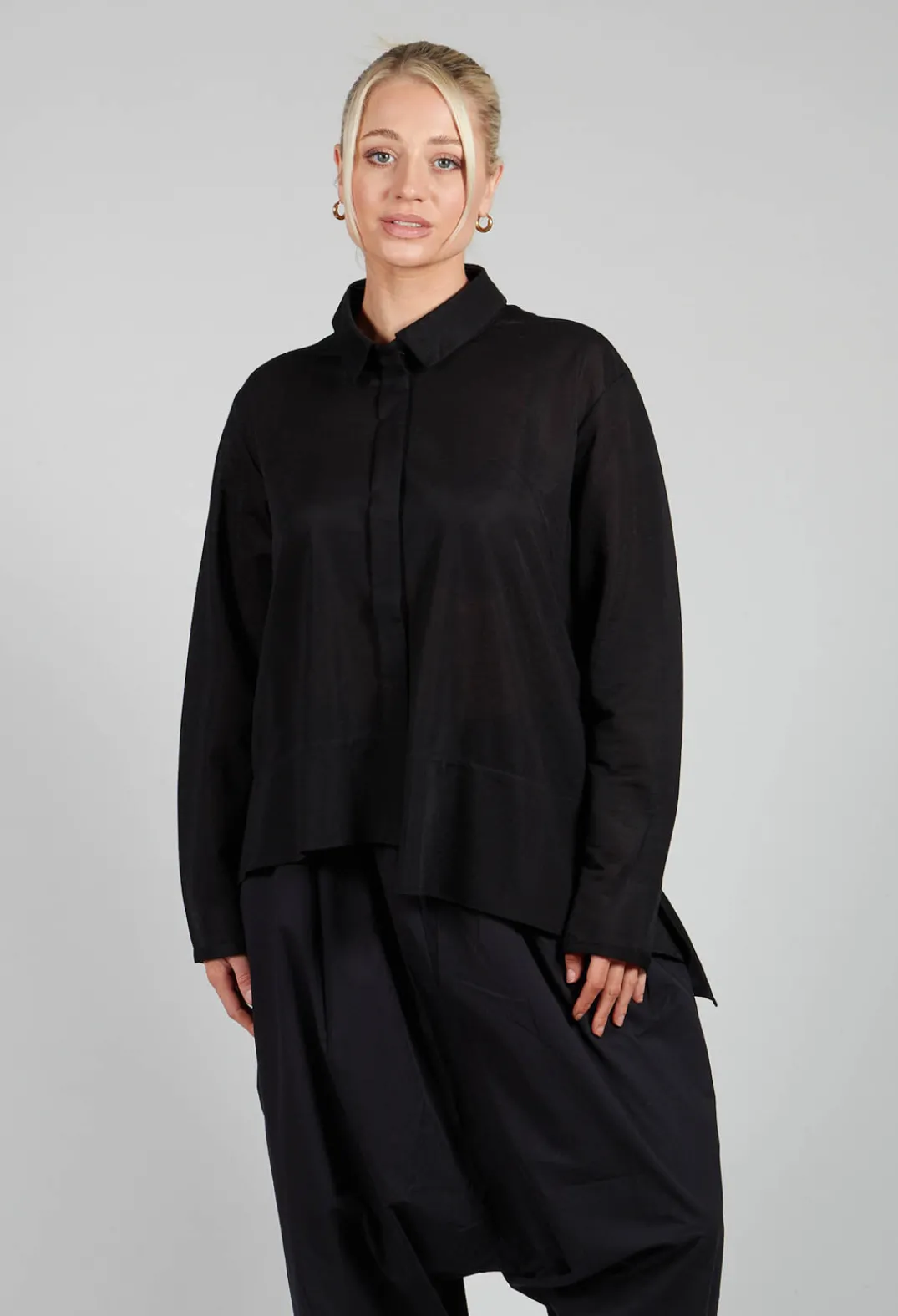 Moyuru Shirts & Blouses^Front Crop Shirt in Black