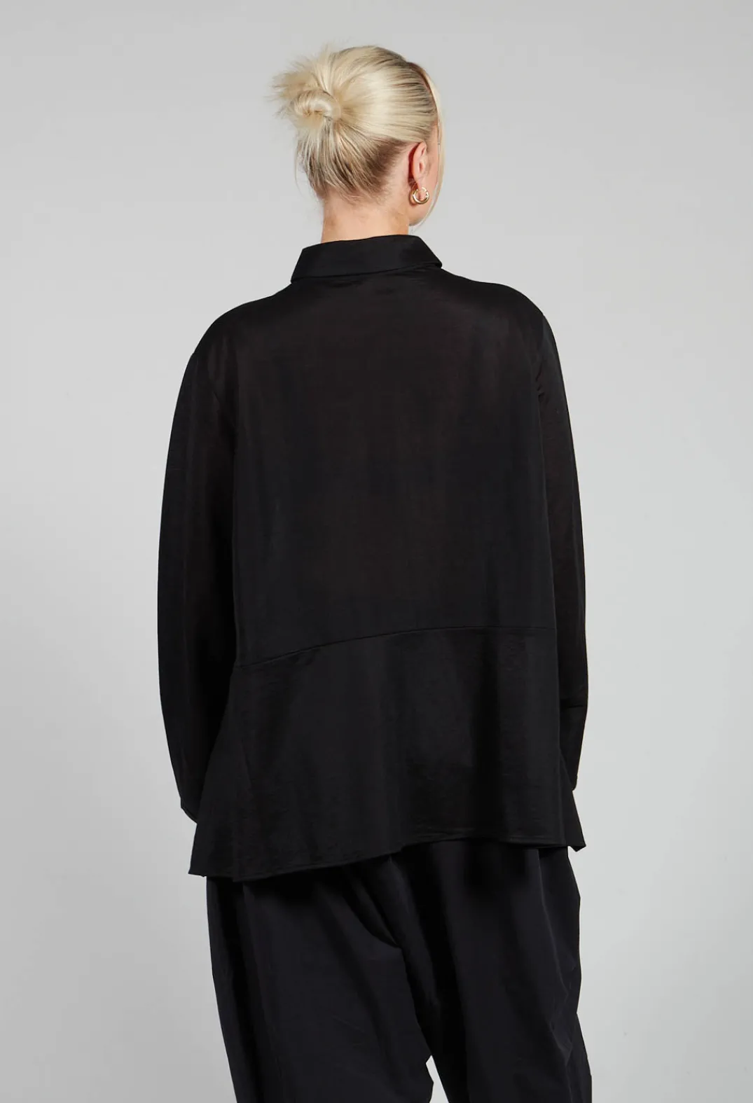 Moyuru Shirts & Blouses^Front Crop Shirt in Black