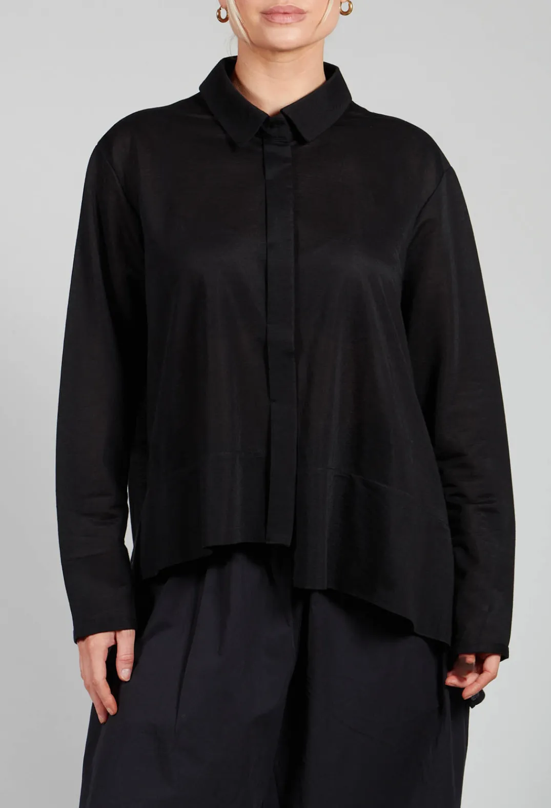 Moyuru Shirts & Blouses^Front Crop Shirt in Black