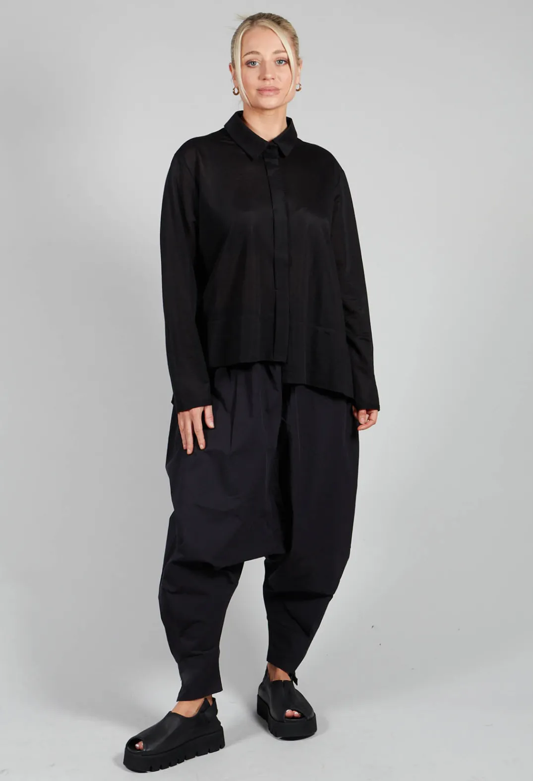Moyuru Shirts & Blouses^Front Crop Shirt in Black