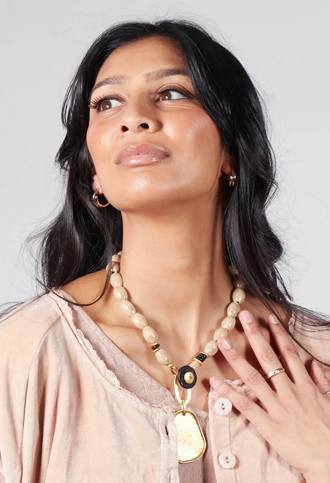 Eva Kay Necklaces^Gold Pendant Necklace in Metallic Cream