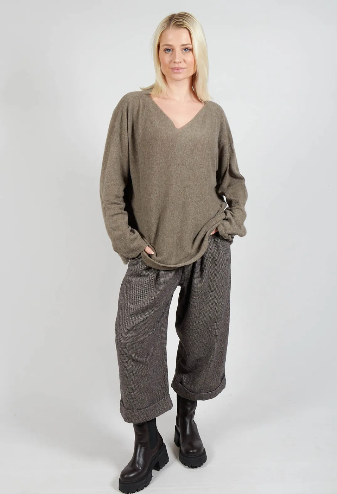 Album Di Famiglia Cardigans^HK V Neck Oversized WS in Nut