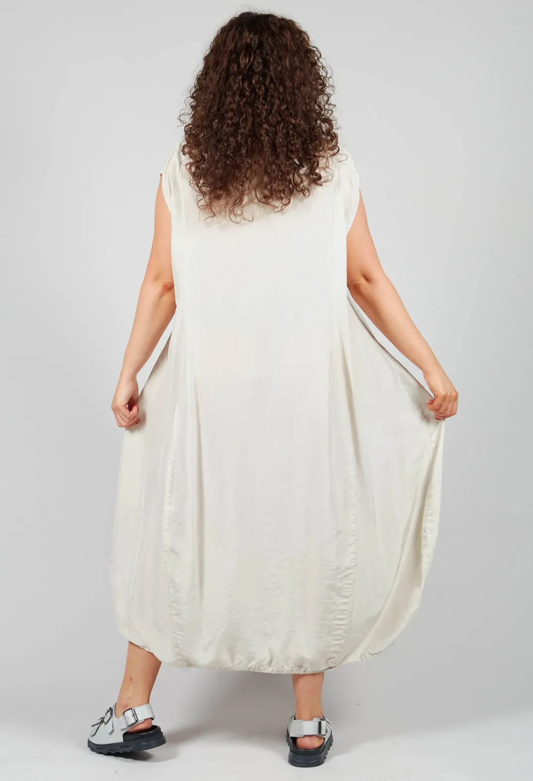 Privatsachen Dresses^Jahrest Dress in Stroh