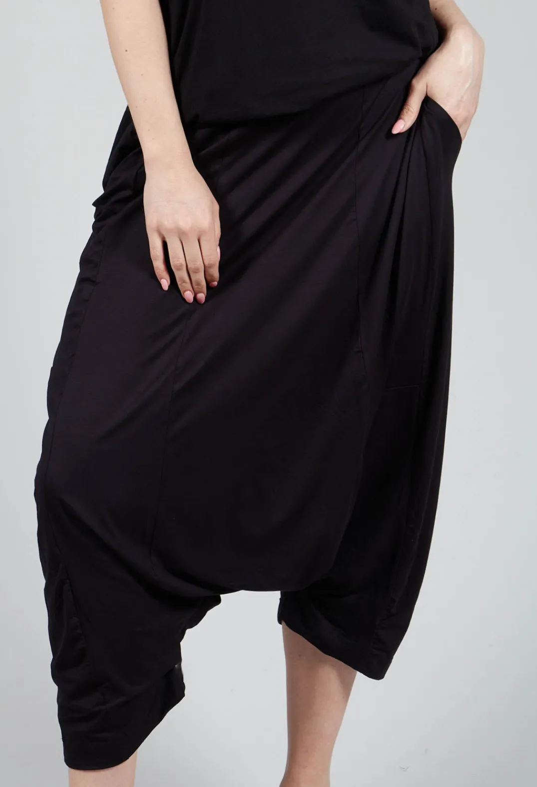 Bread and Butter Trousers^Jersey Drop-Crotch Trousers in Black