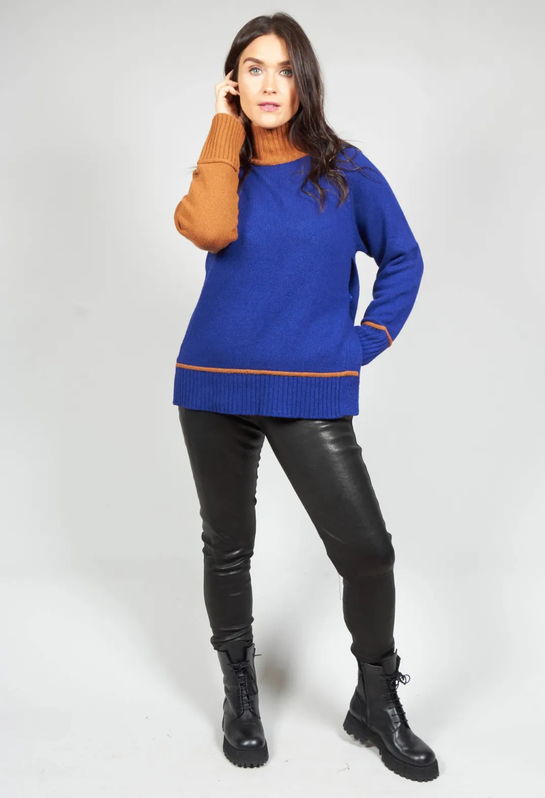 Maliparmi Jumpers^Knitted Sweater in Blu Arancio