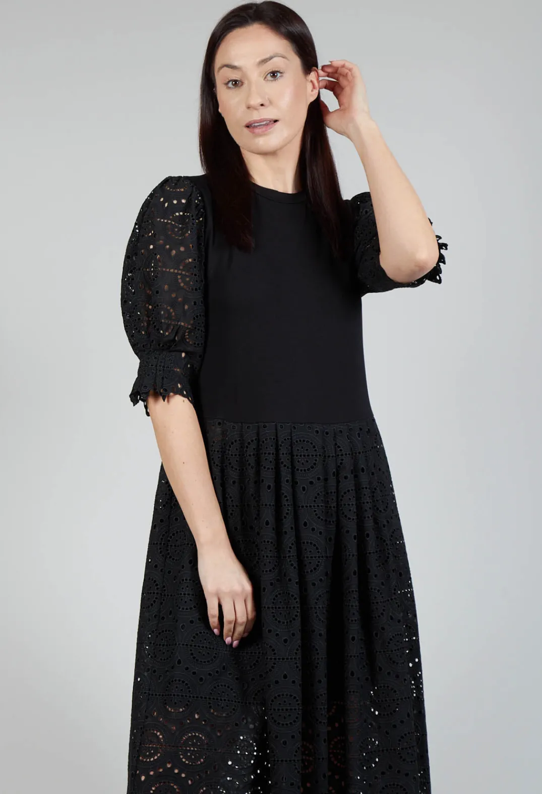 Sfizio Dresses^Lace Dress in Summer Black