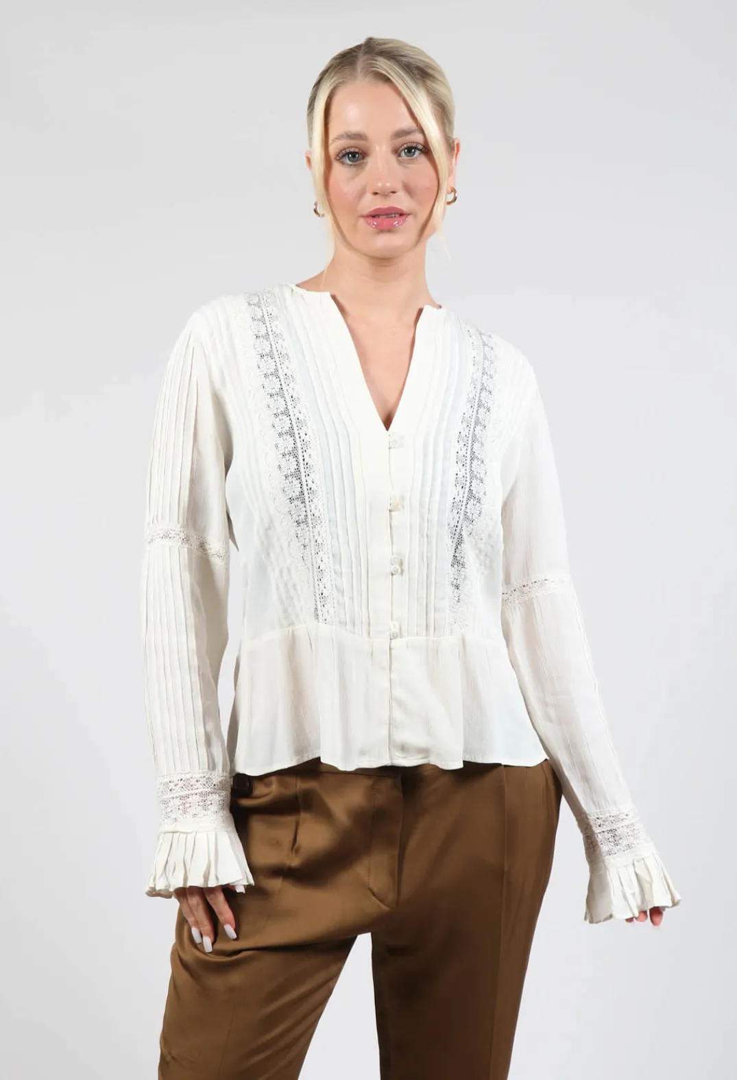 T.ba Tops^Lizzie Blouse in Beige