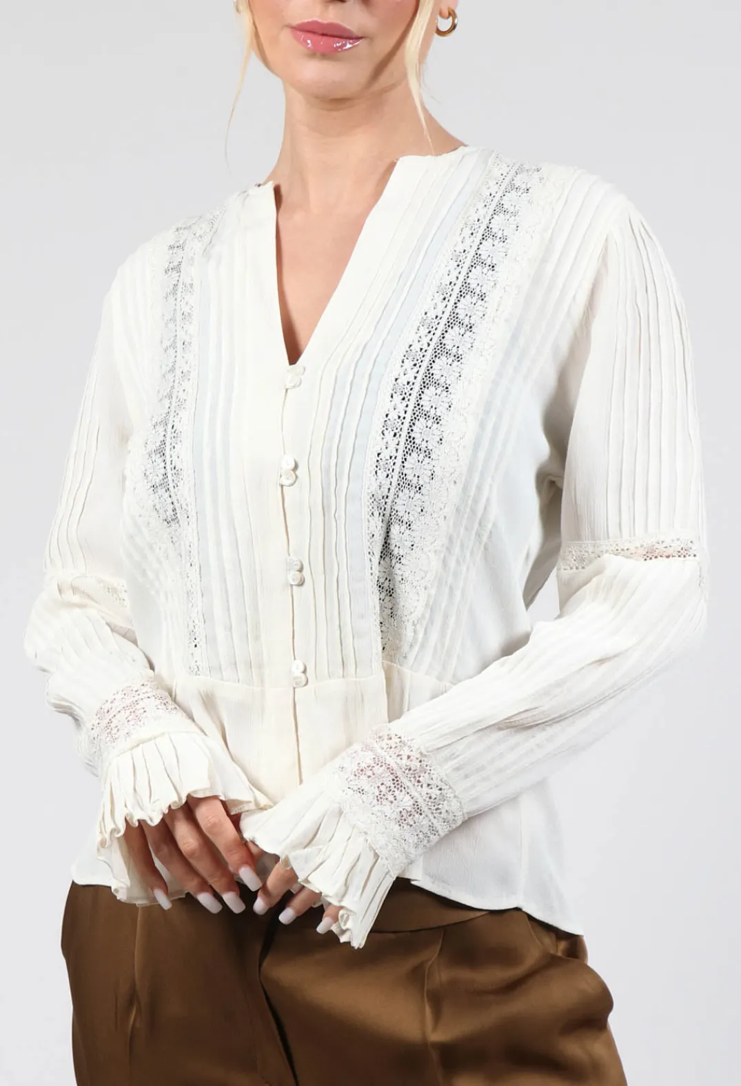 T.ba Tops^Lizzie Blouse in Beige