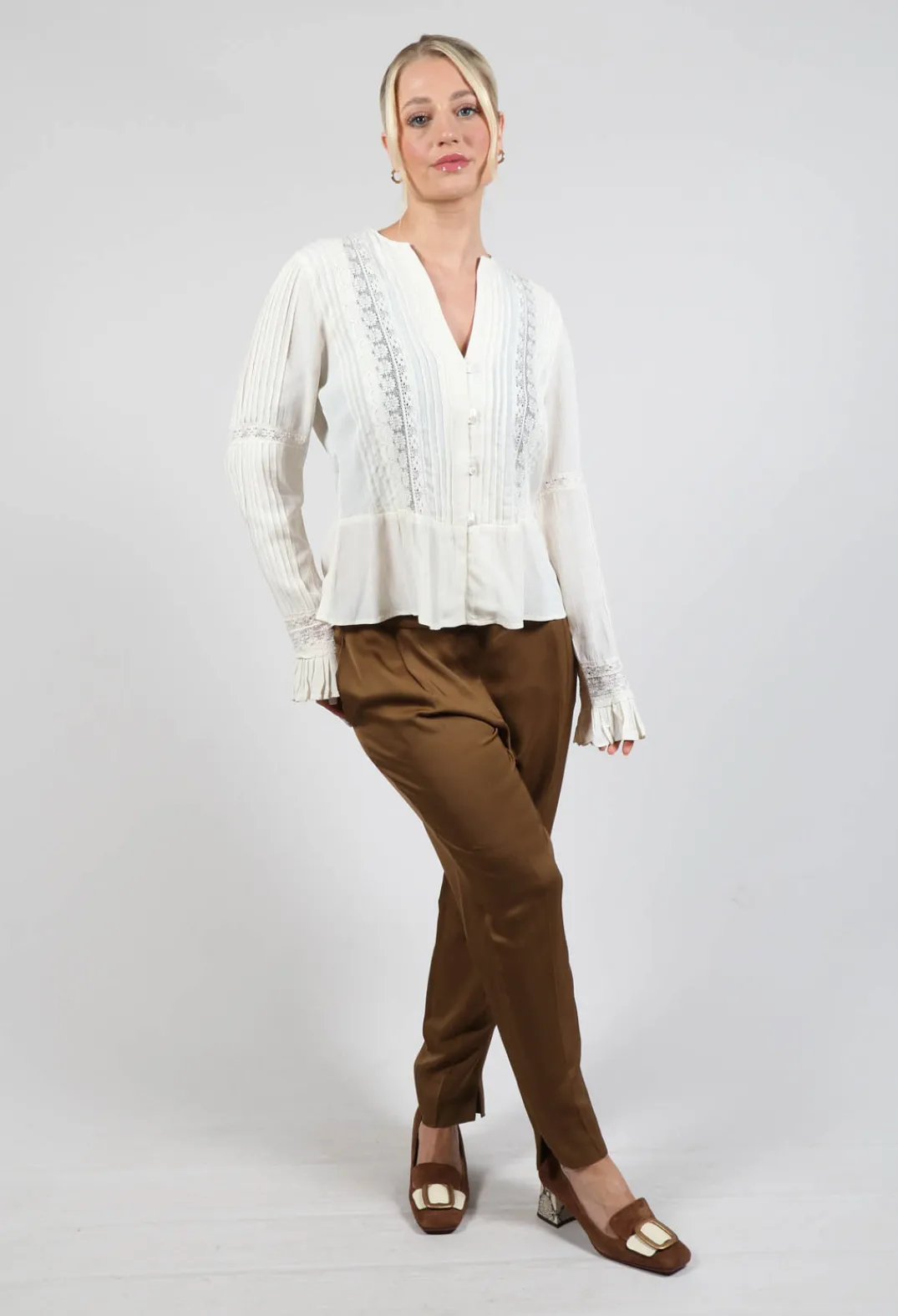 T.ba Tops^Lizzie Blouse in Beige