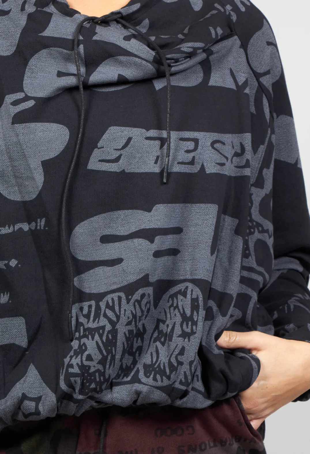 Rundholz Black Label T-shirts^Long Sleeve Jersey Top with Cowl Neck in Black Print