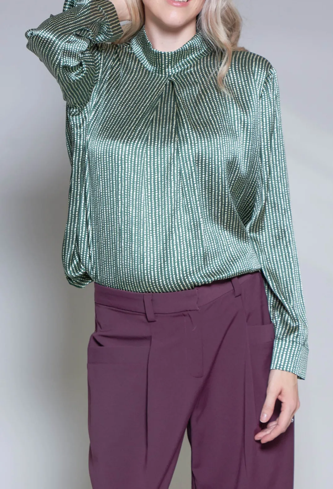 Niù Shirts & Blouses^Long Sleeved Silk Blouse in Green