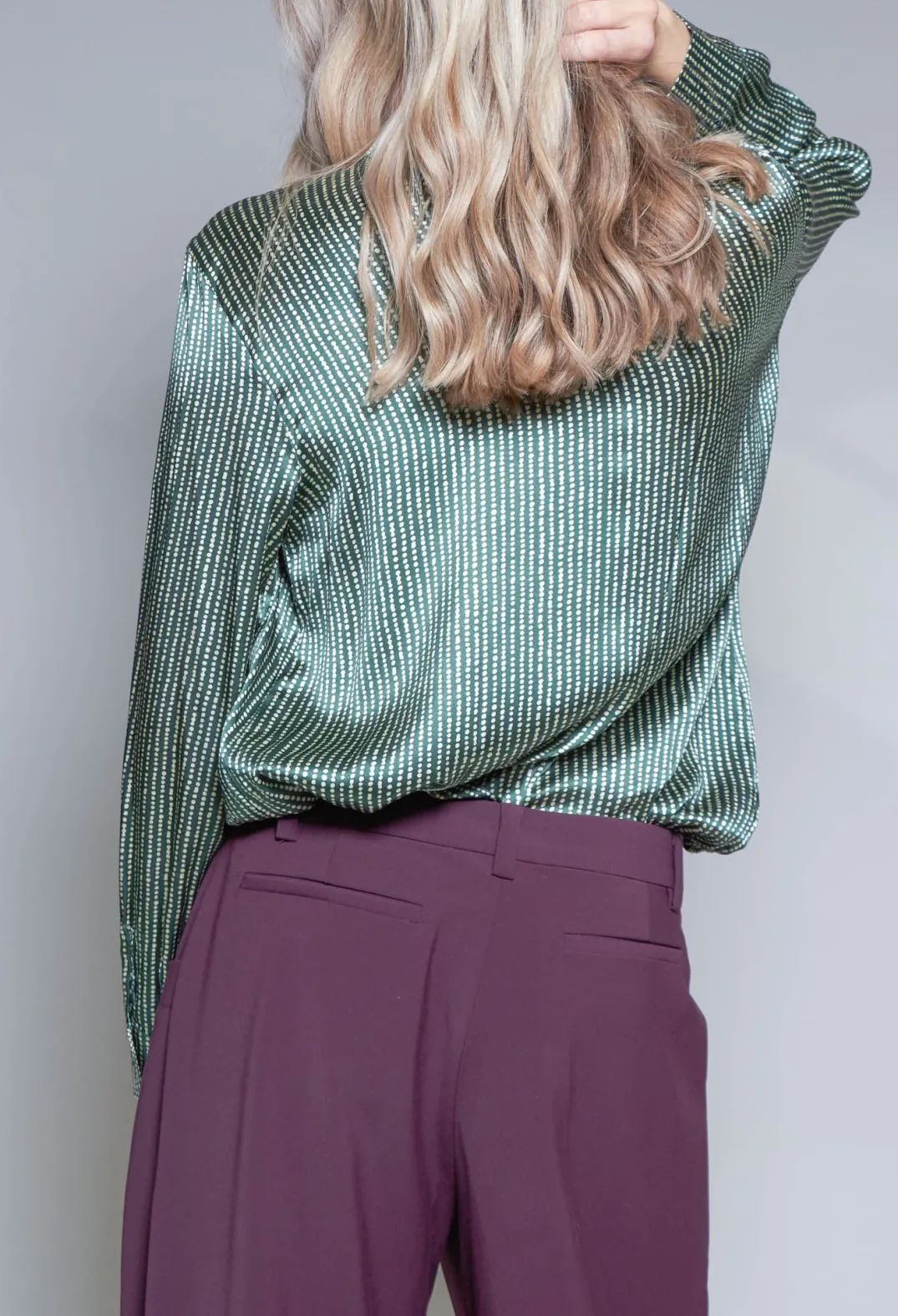 Niù Shirts & Blouses^Long Sleeved Silk Blouse in Green
