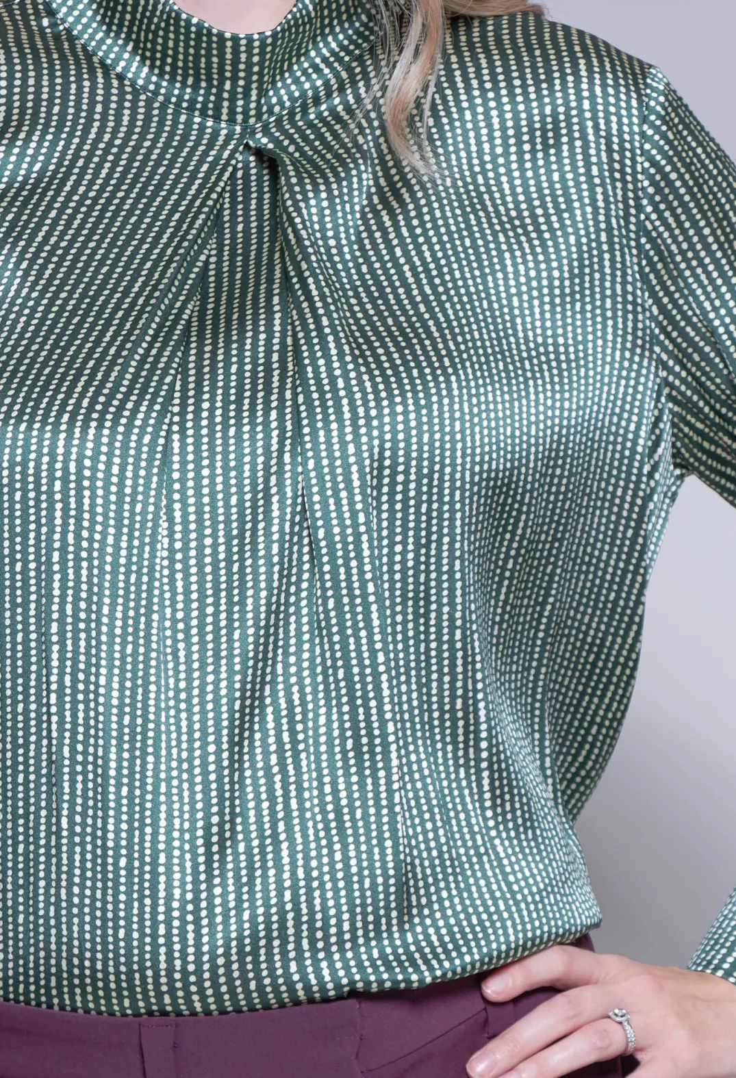 Niù Shirts & Blouses^Long Sleeved Silk Blouse in Green